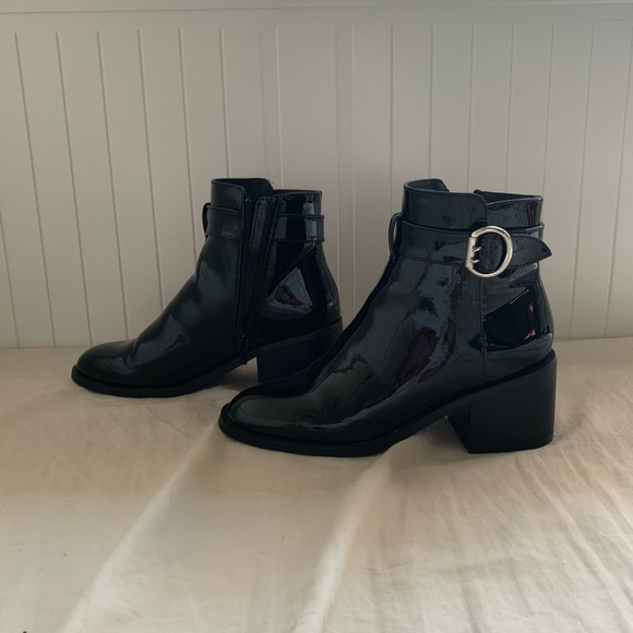 SOLD ⚡️ Waterproof Chelsea Ankle Booties - Picture 2 of 5